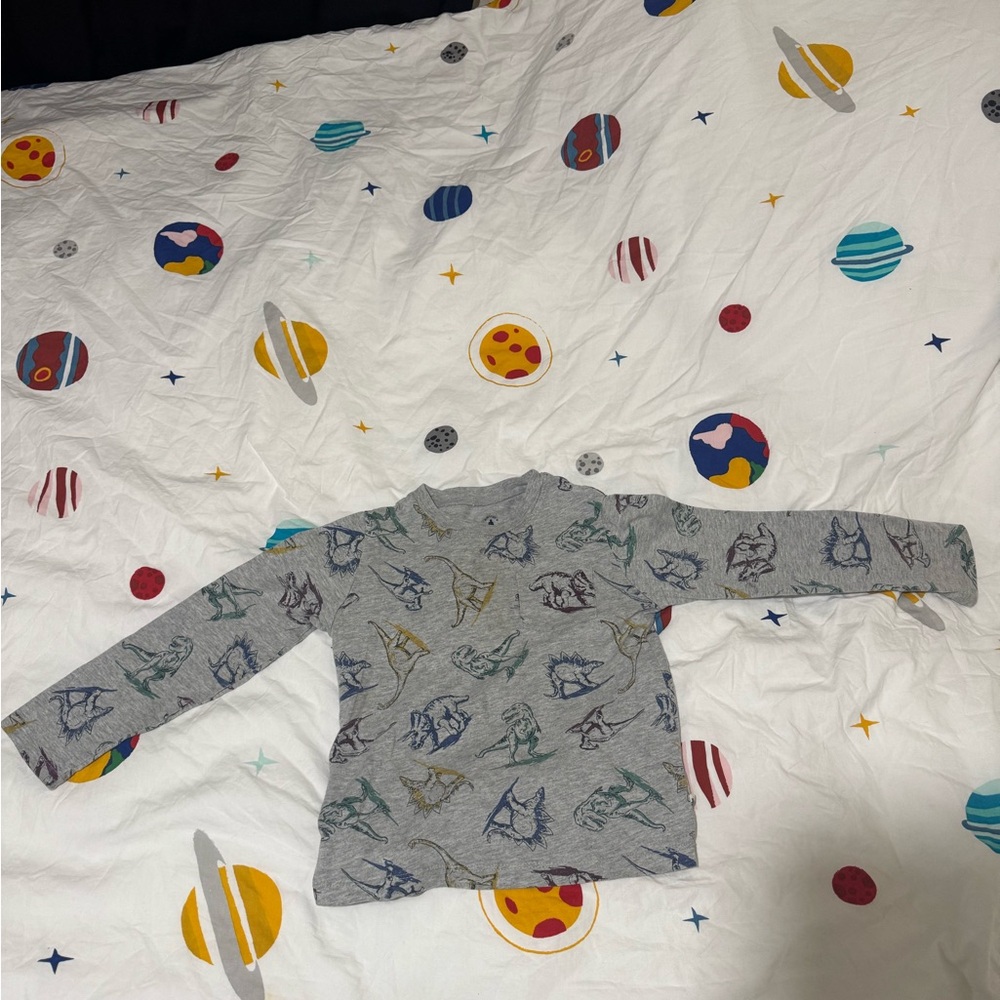 Gap Kids
Dino Print Round-Neck T-Shirt